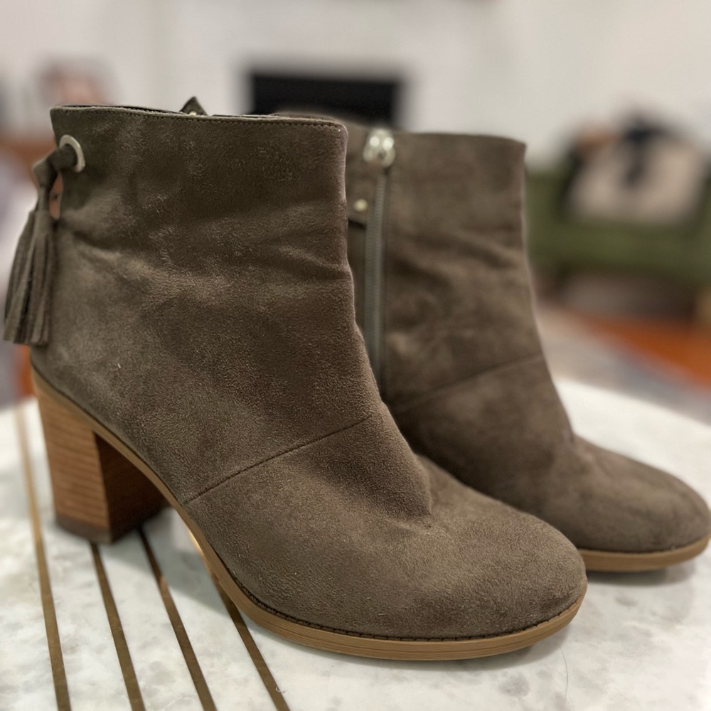 RAISING MONEY FOR CHEER COMP ❤️ Dr. Scholl’s Green Bootie Worn Once!